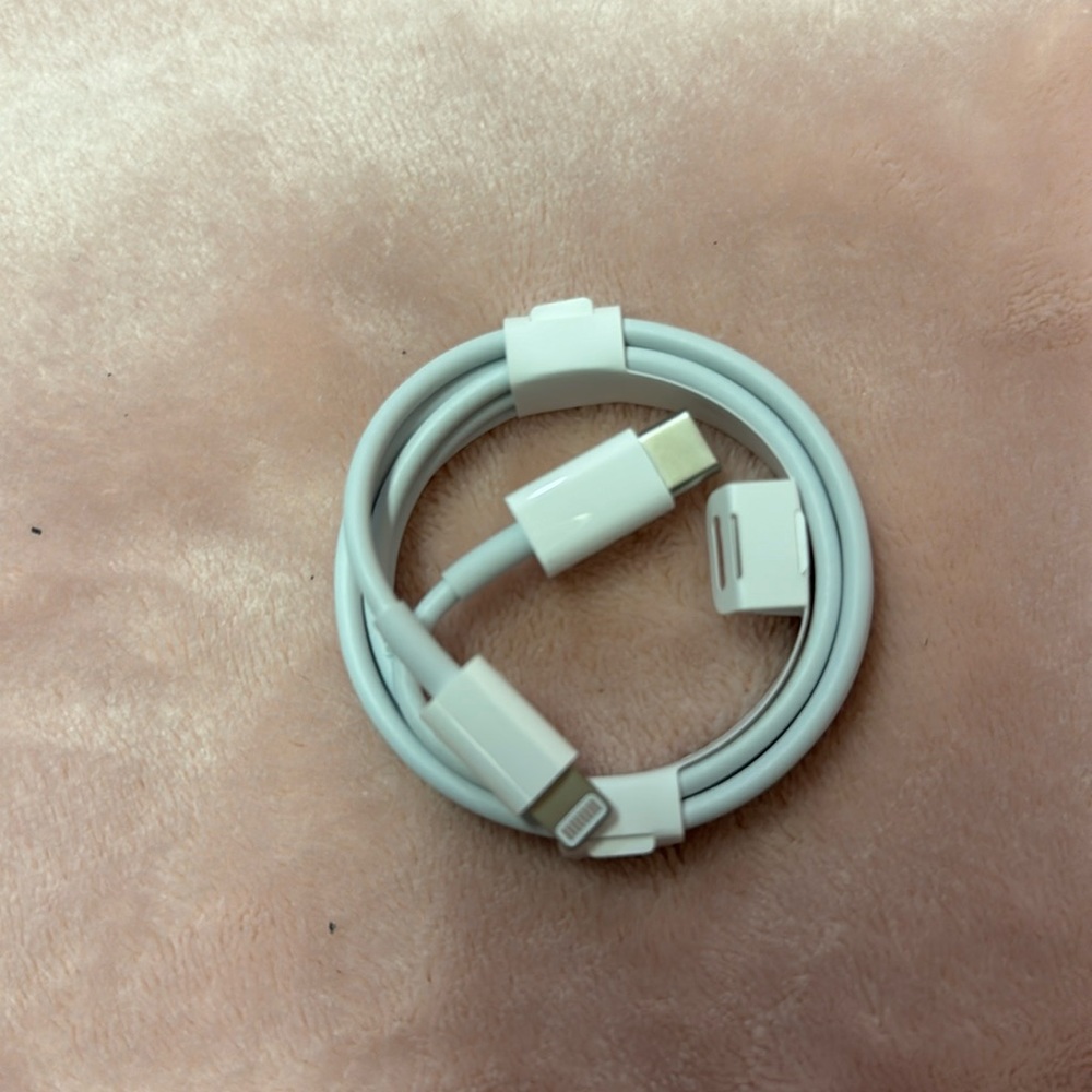 Brand New Apple Charger - Picture 1 of 2